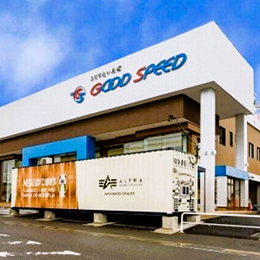 販売から、車検・整備・カスタム・板金修理・保険まで、トータルサービスを提供するクルマの総合商社。