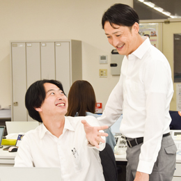 「こんな、おすすめの仕方してみれば？」など、情報も共有しながらチームで取り組んでいます。