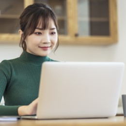 「家族が仕事の間に」「子どもの学校が終わるまで」「育児や介護の合間に」など、柔軟に働けます。