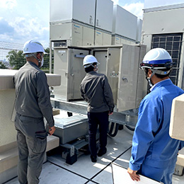 街を形づくる、さまざまな建築物の電気工事に携わることが可能。やりがいや充足感もひとしおです。
