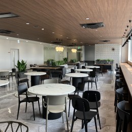 岐阜本社のラウンジスペース。
社員が快適に働ける環境を整えています！