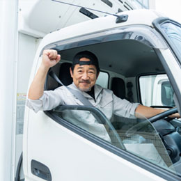 日々の挨拶や雑談も大切！コミュニケーションを取りながら仕事を覚えていきましょう。