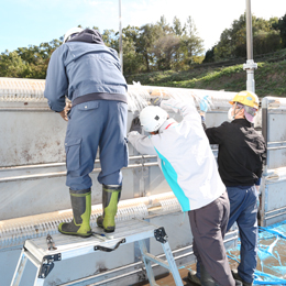 未経験者は、まずはメンテナンスからスタート。当社の業務の基礎と全体像を効率良く理解できます。