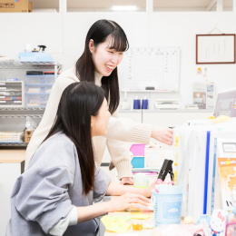 入社後は、OJTで製品についてや仕事の流れについてレクチャー。困った時はすぐ側に頼れる先輩がいます。