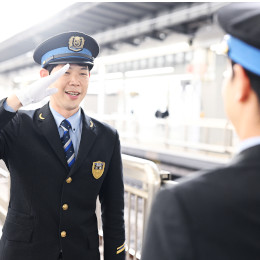 【安定基盤】2府16県、約1200の駅を持つJR西日本の鉄道網は、日本でも最大級の規模を誇ります。