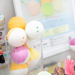 地球に優しい紙カプセル「ecoポン」の開発など、独自の企画力で大手企業と安定的な取引を行っています。