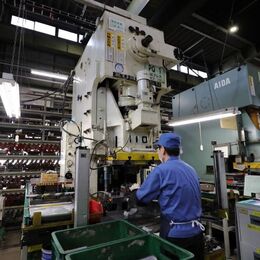 大手自動車メーカー向け金属部品のプレス加工をお任せします！