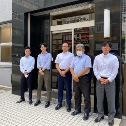 まずは実際に商品を手に取りながら、名前などを覚えていきます。