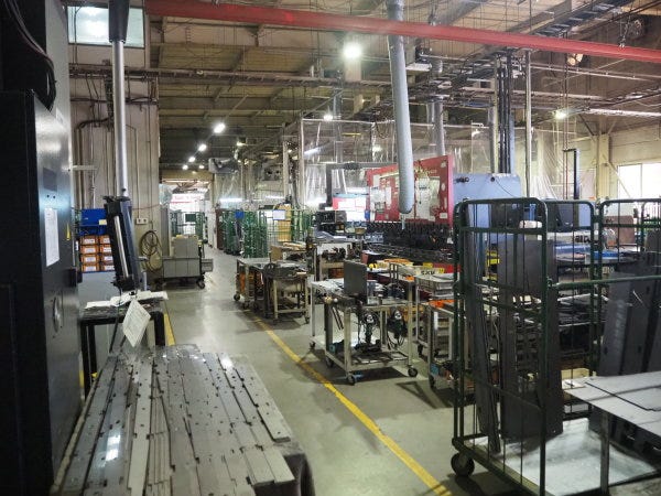 工場内の様子です。５S活動にも力を入れています。