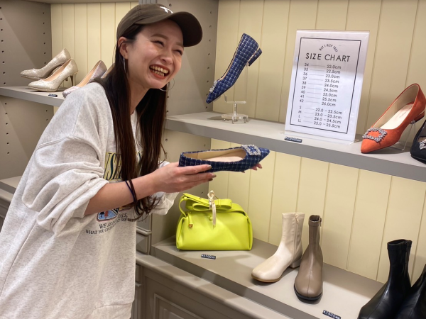 働くスタッフは学生さんや主婦のパートさん、フリーターなど様々ですが、スタッフ同士も仲良く助け合いながらわいわい楽しくお仕事しています。