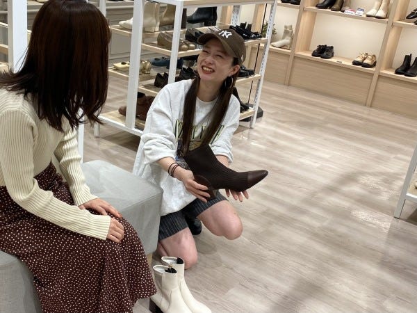 おすすめした商品を気に入っていただき、お客様から「ありがとう」を頂けることは販売員冥利に尽きます！