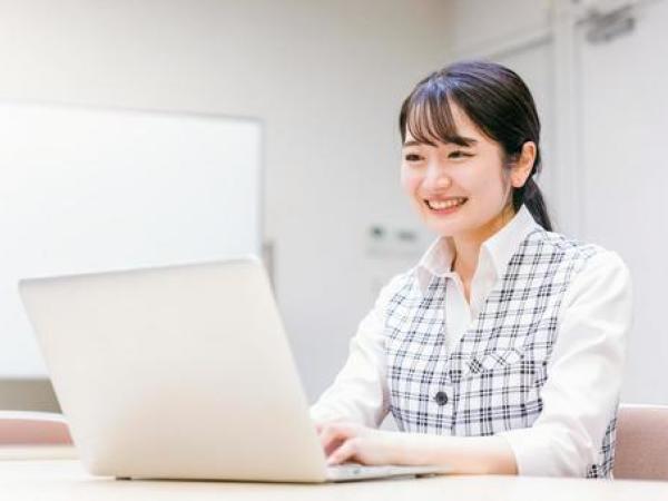 未経験 事務のお仕事！土日祝完全休み/マイカー通勤可/年間休日120日以上