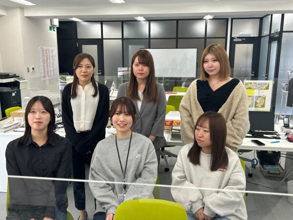 オシャレも楽しみながら働けます♪服装・髪型・ネイル自由です！