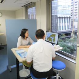 景色も良い打ち合わせスペース。