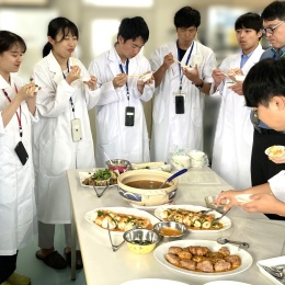 食べることが好きというスタッフが多く、未経験の方でも「食」に対して好きな気持ちがあれば活躍できます！