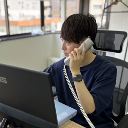 オフィスカジュアルで勤務出来るのでリラックスしながら取り組めます！