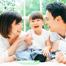 年間休日127日、残業平均月15時間と、ワーク・ライフ・バランスもバッチリです！