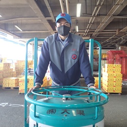 青果取扱高は全国第二位、西日本トップという巨大企業の正社員へ！営業職でも作業着でラフに働けます！