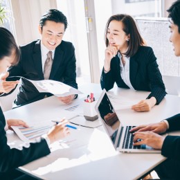 20代～30代を中心に、コミュニケーションが豊富で仲の良い職場です。あなたもすぐ馴染めるはず！