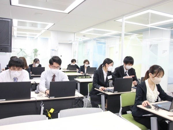 研修では、仕事で欠かせない様々な建設の専門用語や作成ソフトの使い方などを学ぶことが可能。95％が未経験からスタートし、活躍中です。