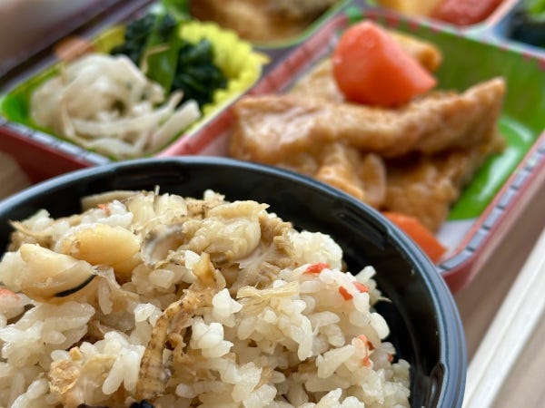 社員に人気のランチ無料制度。日替わりのメニューで栄養バランスも◎