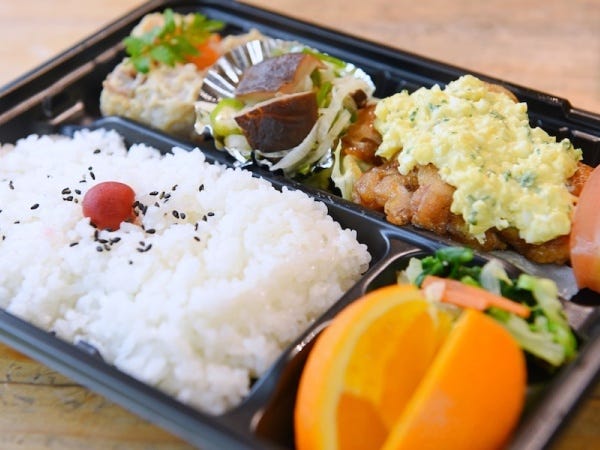 当社が運営する物産館「きよらカァサ」で毎日手作りのお弁当が社員割引で食べられます♪