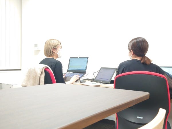 明るい笑顔で丁寧に説明します！穏やかで和やかな雰囲気です。