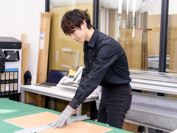 出力したものを形にしていく作業です。手先もだいぶ器用になります。