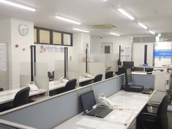 受付事務【甲府店】（未経験可、土日祝休（年休122日）福利厚生充実、制服貸与）