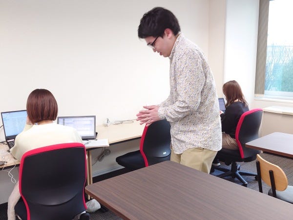 20～30代が中心です。EC業界は女性の活躍も大きいですが、男性も頑張っています。