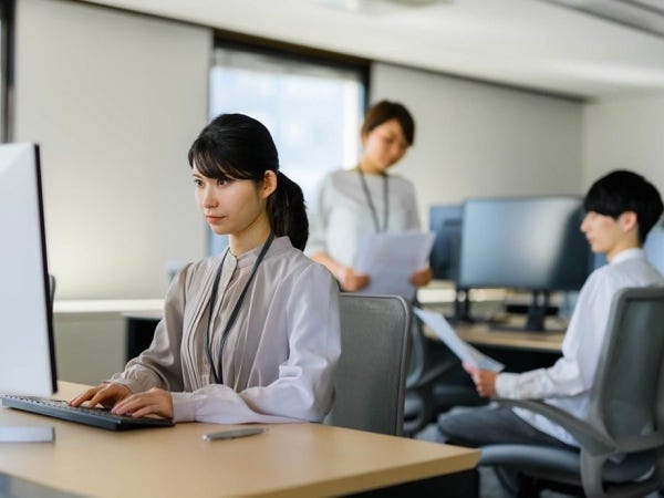 年間休日125日以上！ネイル自由 服装自由おしゃれも楽しめる未経験可能な事務職！