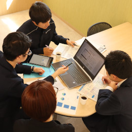 資格取得に向けて問題集を用意するなど独自のサポートを導入！仲間と一緒に高め合える環境です。