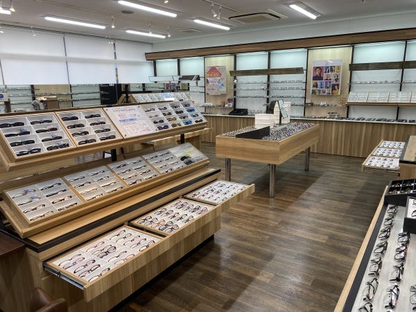 メガネショップ『ドクターアイズ』の販売スタッフ　 未経験OK