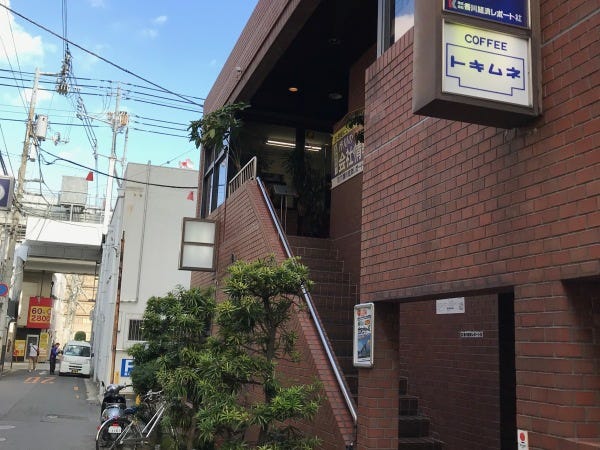 オフィスは１箇所で都心に立地、アフターには買い物等に便利。