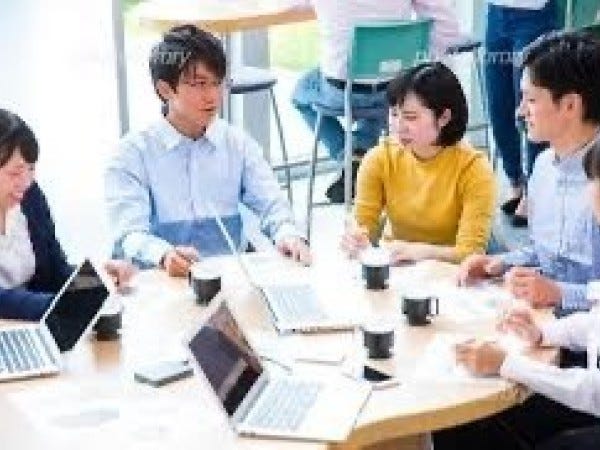明るくアットホームな雰囲気です！仕事でわからないことがあれば、各先輩スタッフが丁寧に教えますので未経験でも安心です！