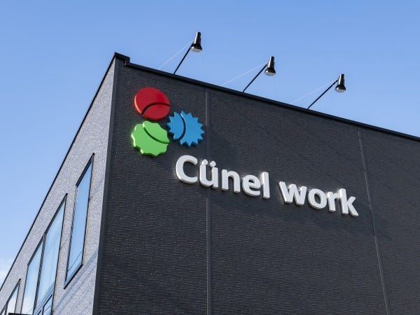 2021年11月に新オフィスに移転。車、電車、バス通勤しやすい環境です