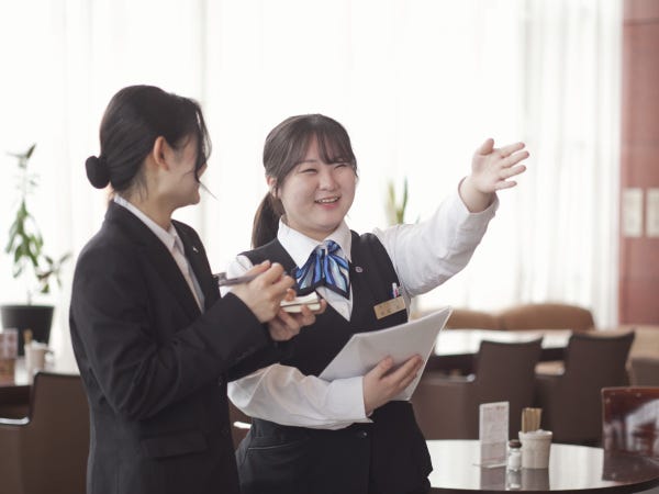 《2026新卒》日勤専任！ホテルフロントスタッフ☆地域密着のホテルでおもてなしを☆