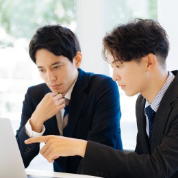 導入研修後は、経験豊富な先輩から直々に学べるため、安心感と心強さがあります。
