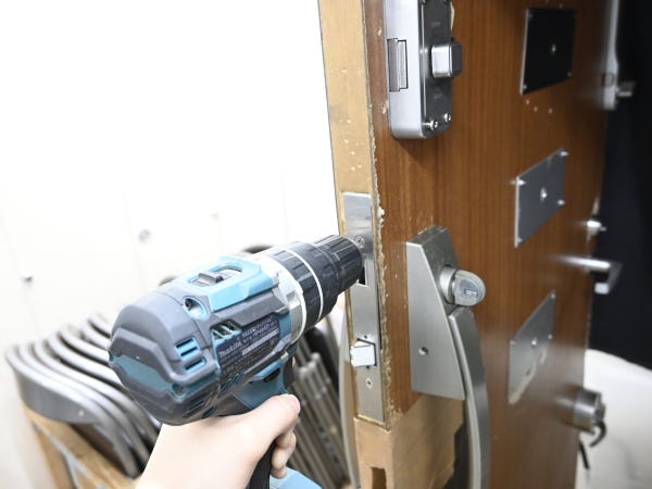 まずは2週間鍵の学校で基礎的な練習をします。イチからテクニックを伝授して、あなたを一人前に育てます。