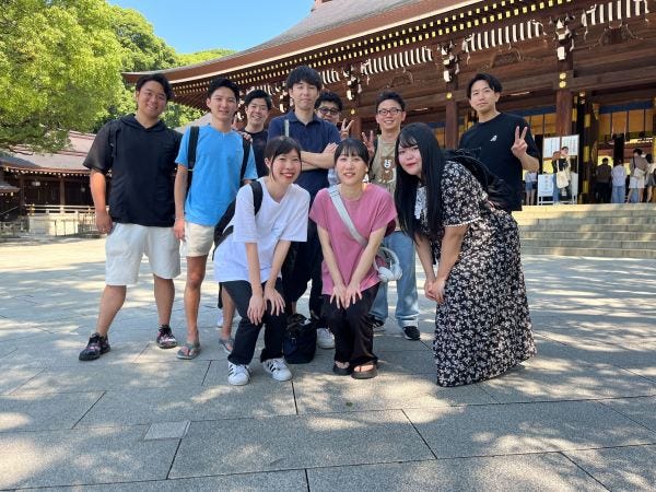 社員の平均年齢は27歳で、男女比は6：4ほど。フレッシュなメンバーが多く、みんな未経験から活躍しています！