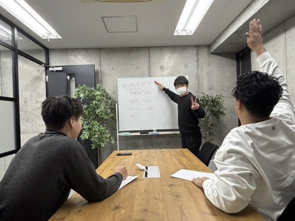 弊社オフィスにて研修を行います！初めての方でもしっかり研修しますので、安心してください♪