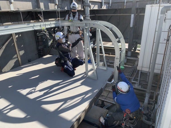 実際の作業風景です。建物内の作業がメインで、未経験の方も活躍中です！