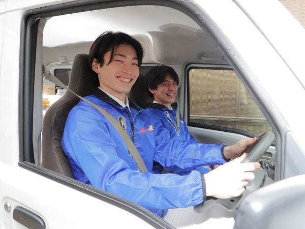 現場同行研修では先輩と一緒に実際の現場を回ります。