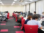 赤を基調とした広々としたオフィスになっています。