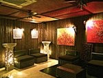 アジアンテックな落ち着いた店内です。