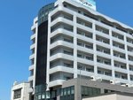 背の高い建物が本社ビルで9階が本社です。