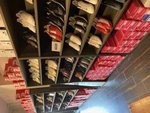 販売店内